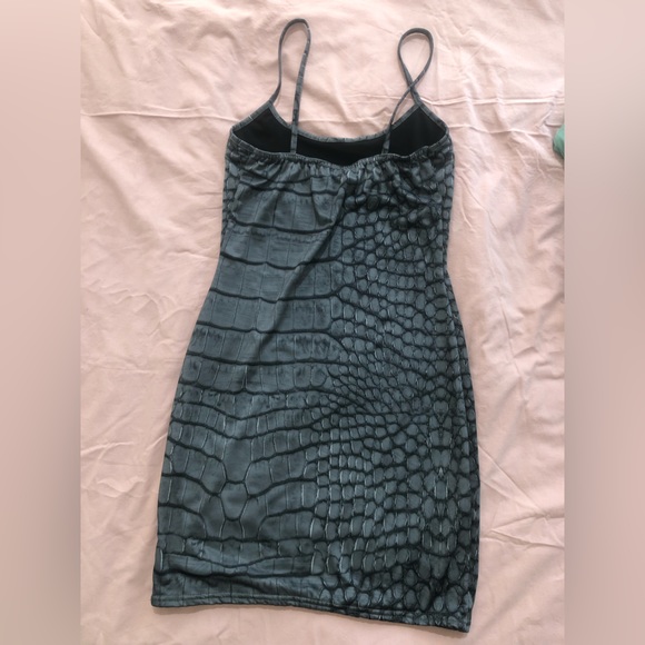 PRETTY LITTLE THING DRESS - Picture 2 of 3